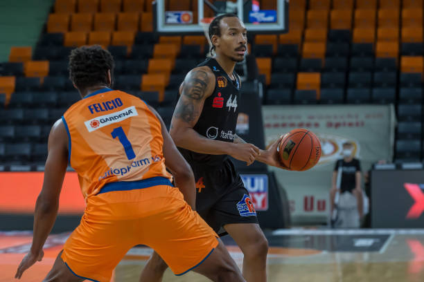 现活跃在世 现活跃在世